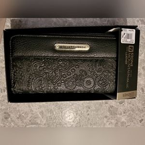 NWT stone mountain zippered wallet/clutch